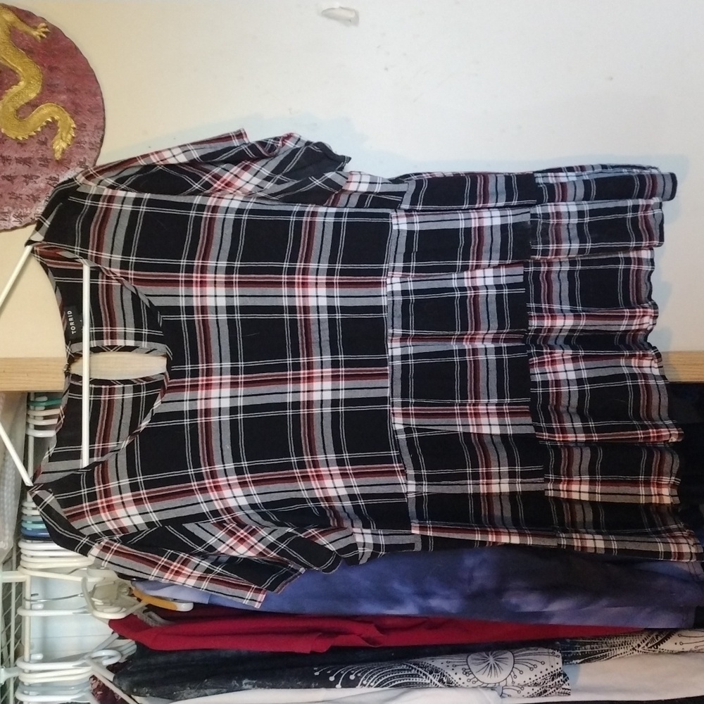 Torrid size 4 black/red plaid shirt